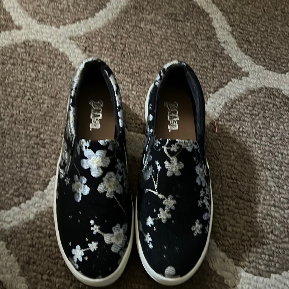 Black Short platform flower Shoes